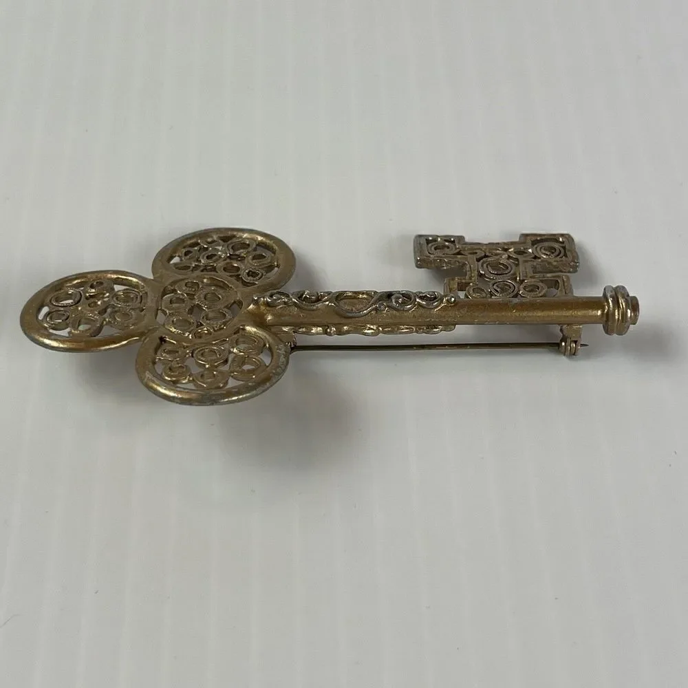 VINTAGE Skeleton Gold Key Brooch / Pin Gold-tone Victorian Style